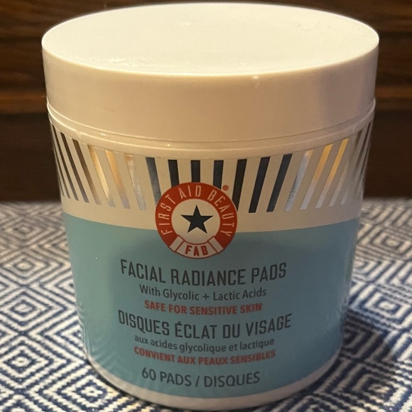 First Aid Beauty Facial Radiance Pads Glycolic & Lactic Acid 60 Pads New - Picture 1 of 6